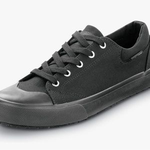 Women’s Max Ventura work shoe size 6